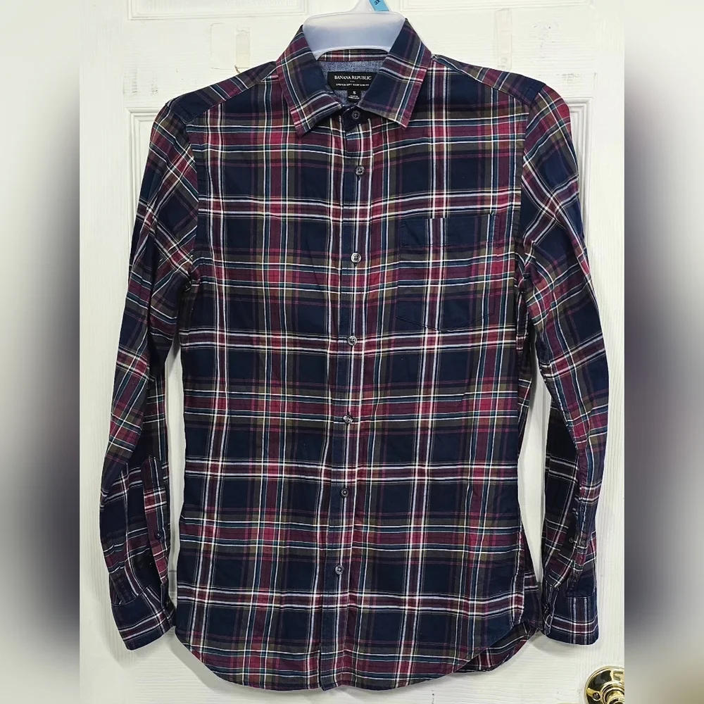 Banana Republic Men’s Small Slim Fit Plaid Button-Down Navy Burgundy Cotton